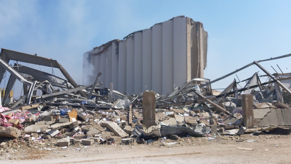 02. La distruzione del silos del porto di Beirut