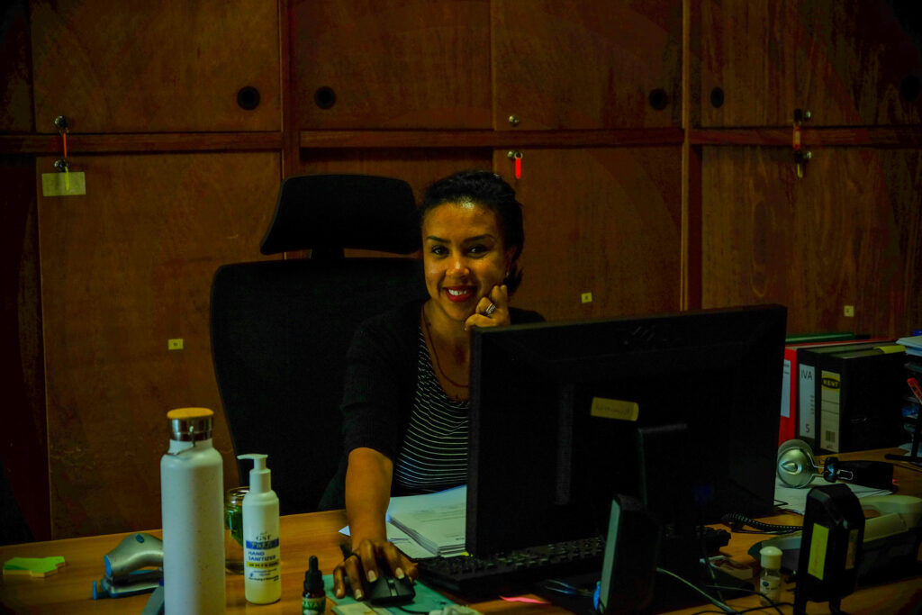 Haymanot nel suo ufficio nella sede Aics di Addis Abeba. © Aics Addis Abeba