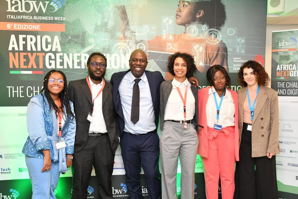 Il team di Fondazione Aurora con Cleophas Adrien Dioma, presidente di Iabw