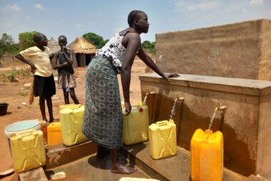 Pozzo al campo profughi in Uganda