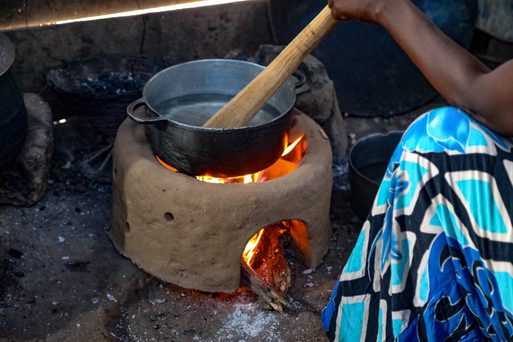 Woman cooking with improved fireplace, in household in Bertoua, East Cameroon. Photo by Emily Pinna/Cifor