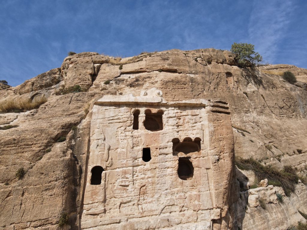 Il Grande Rilievo di Khinis dopo il restauro finanziato da AICS (Foto di F. Simi ©PARTeN)