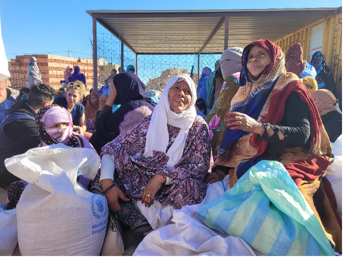 Distribuzione di aiuti alimentare nei campi profughi Saharawi