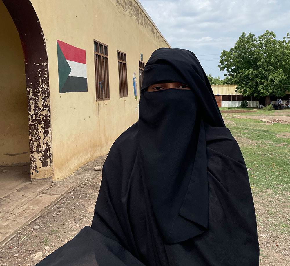 Rogia El-Daw, 25 anni, studentessa del 2° anno di studi informatici della località Doka, Gedaref.