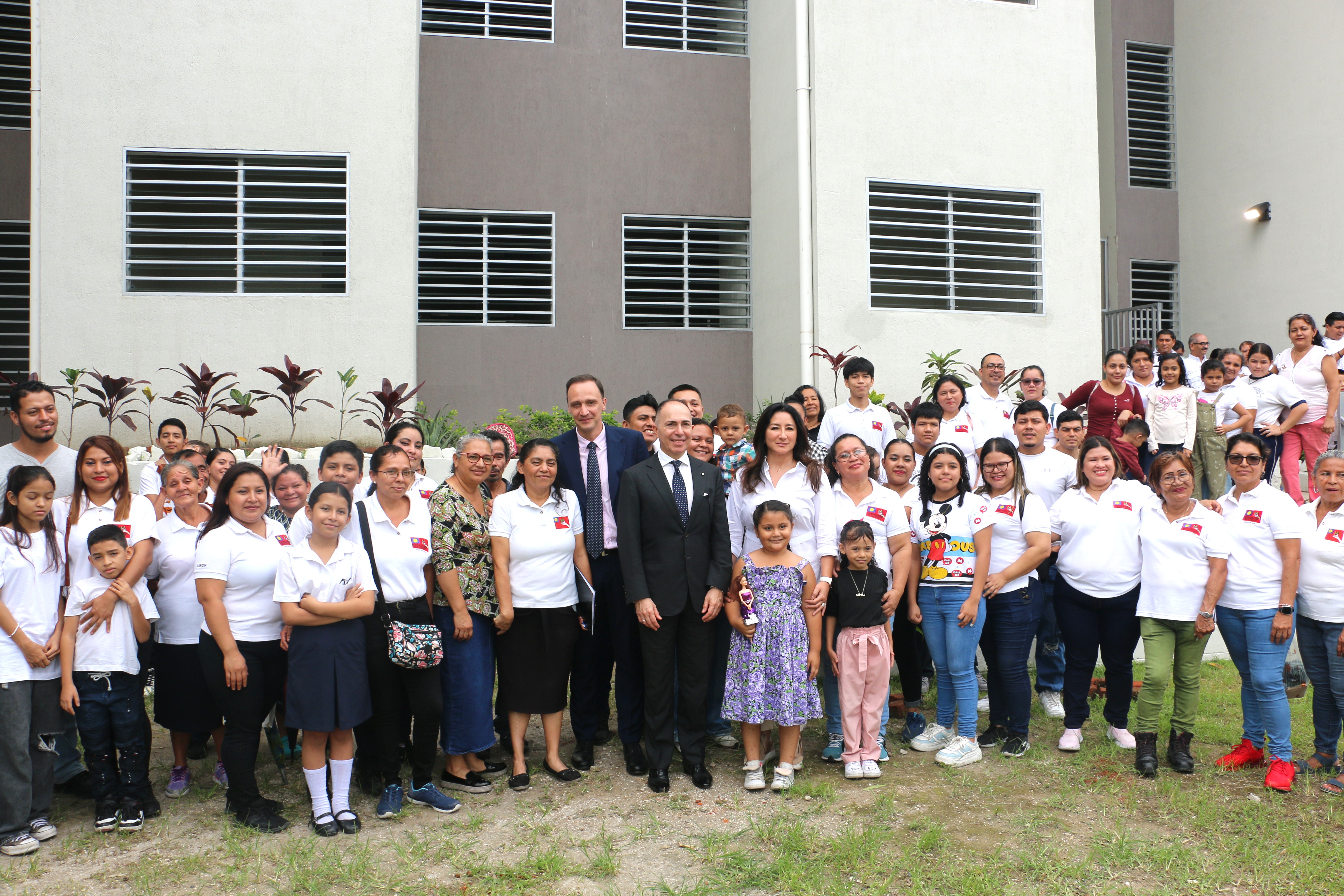 Consegnati appartamenti a 40 famiglie nel centro storico di San Salvador Consegnati appartamenti a 40 famiglie nel centro storico di San Salvador