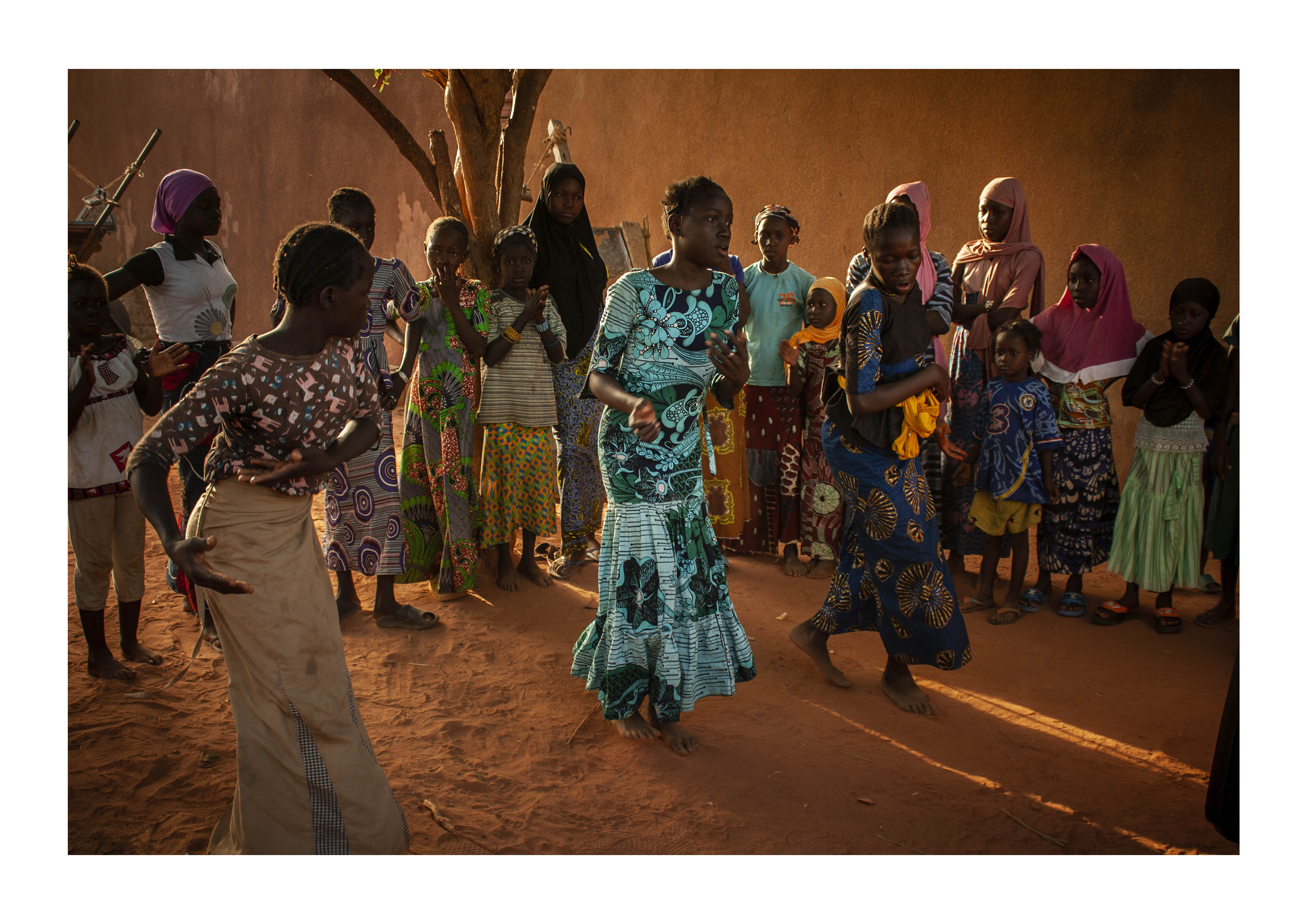 Donne, diritti e crisi umanitarie: foto dal Mali e dati dal mondo contro la violenza di genere